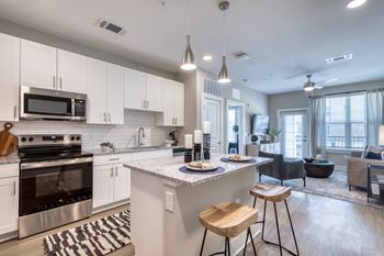 Spacious 1-, 2- & 3-bedroom apartment homes with 9’ ceilings